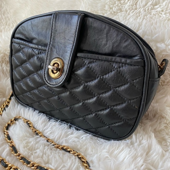 Vintage Reem Black Quilted Leather Crossbody Bag with Gold Chain - Picture 2 of 9